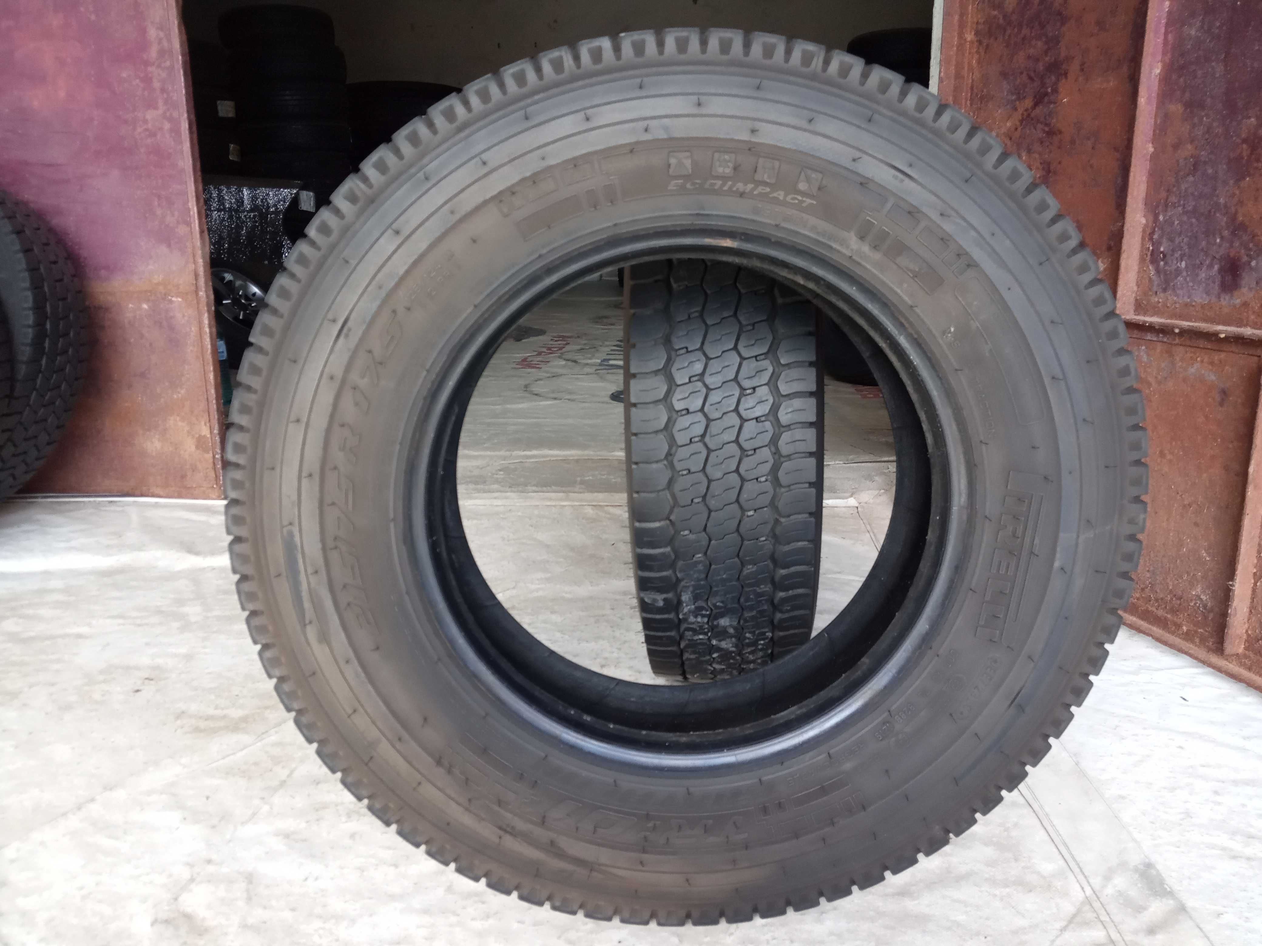 2 тежкотоварни гуми 215/75R17.5 Pirelli Triathlon TR:01 126/124M 12PR