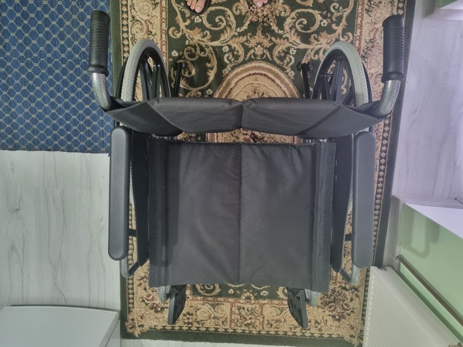 Scaun nou cu rotile mare 100kg+