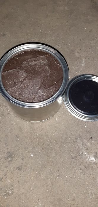 Кафява боя за обувки вакса