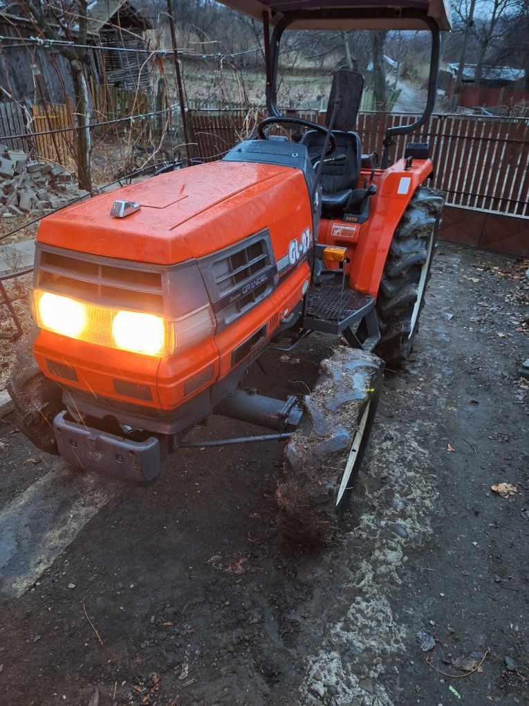 Vând Tractor Kubota GL27