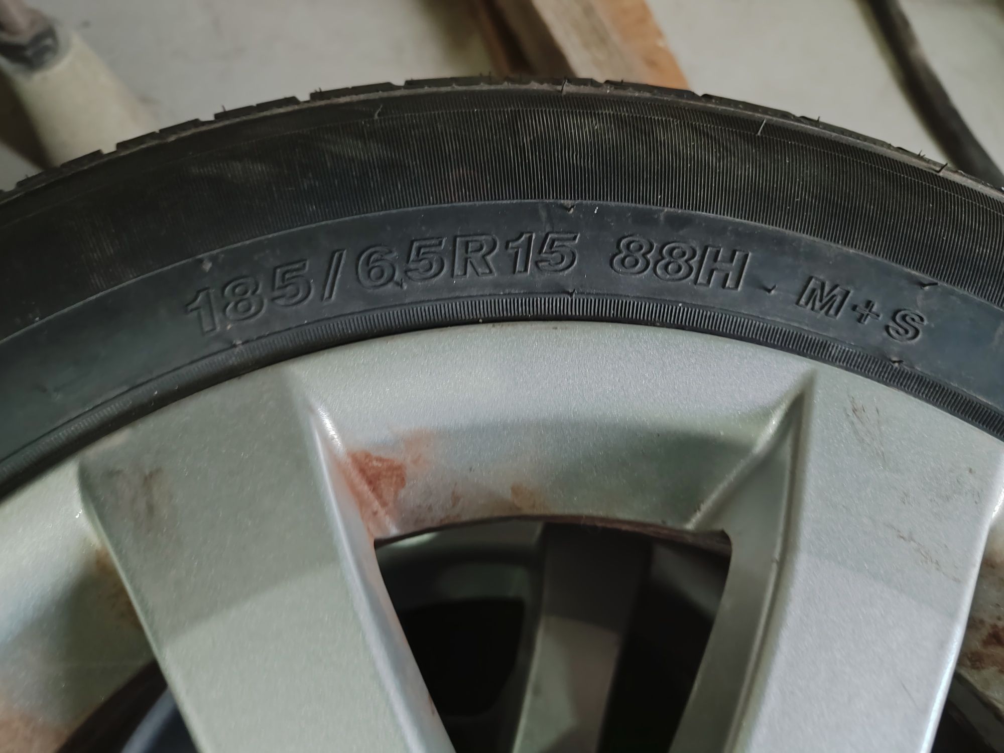 Джанти с гуми 185/65r15