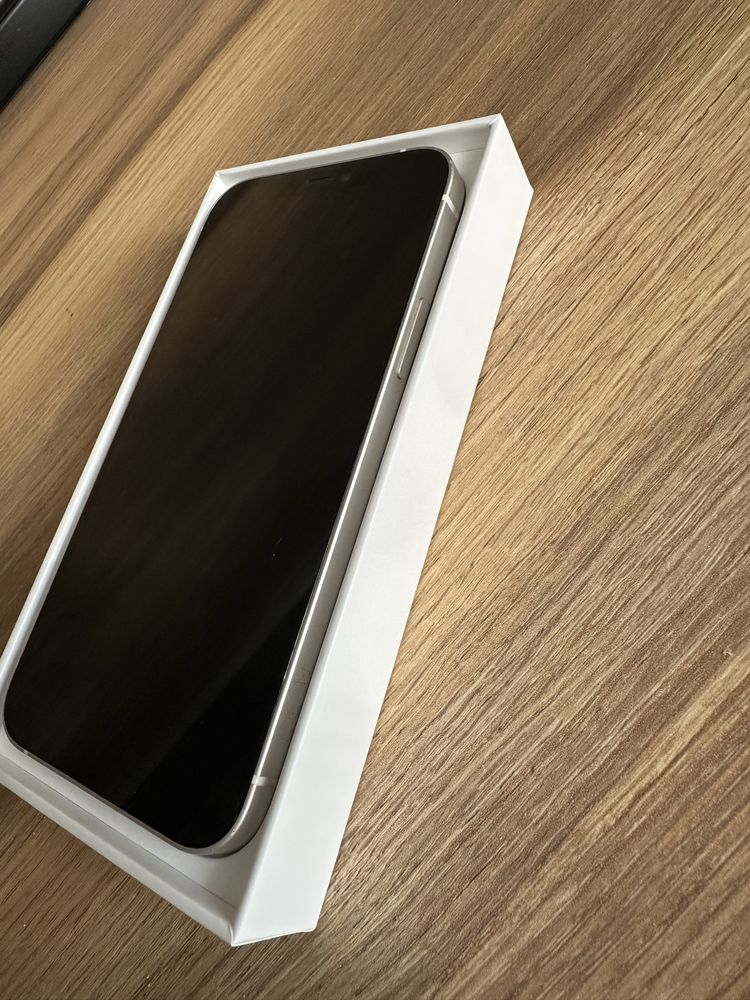 Телефон Iphone 12