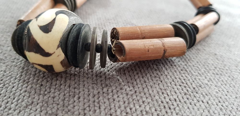 Colier african lucrat manual, 3 modele.