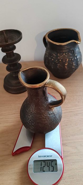 Масивни бронзови съдове