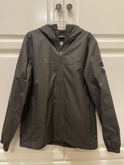 The North Face – geacă nouă, material exclusiv
