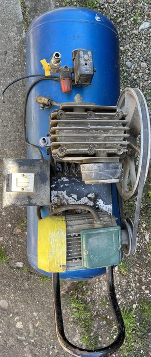 Compresor trifazic 100 l , 15 Bar
