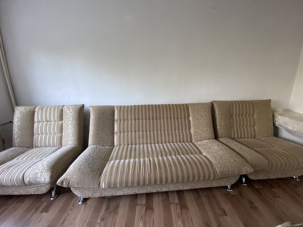 Продаю мягкий уголок диван и 2 кресла.