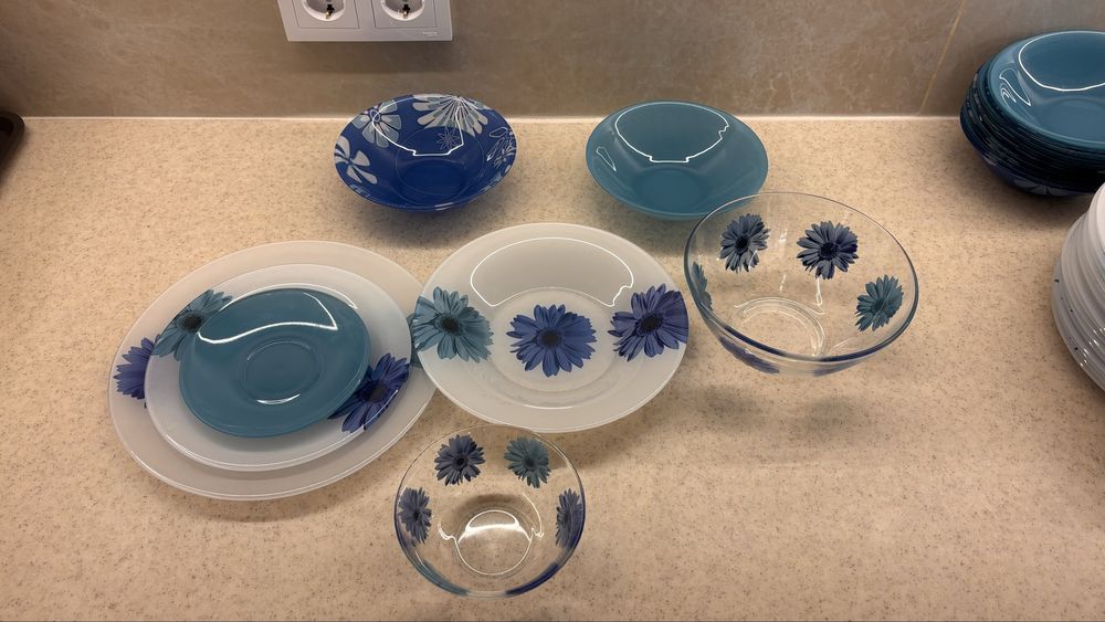 Столовый сервиз Luminarc на 76 предметов.