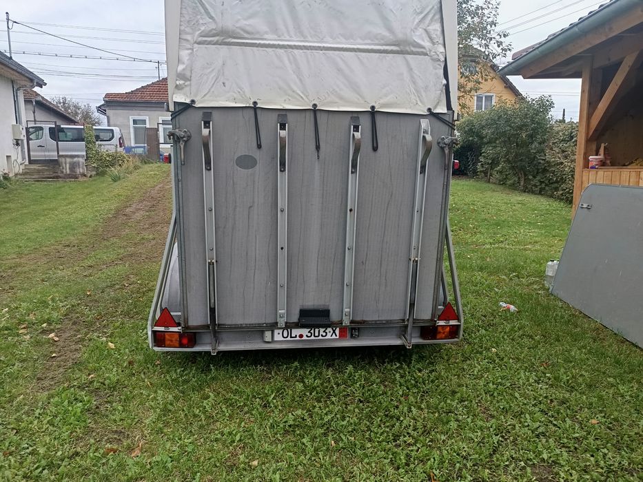 Remorcă animale  adusă recent