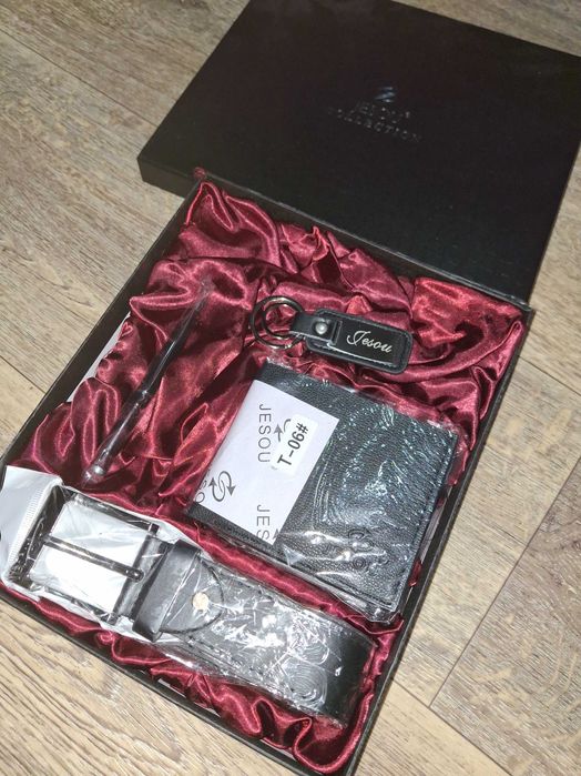 Продам подарочный набор мужской 6000