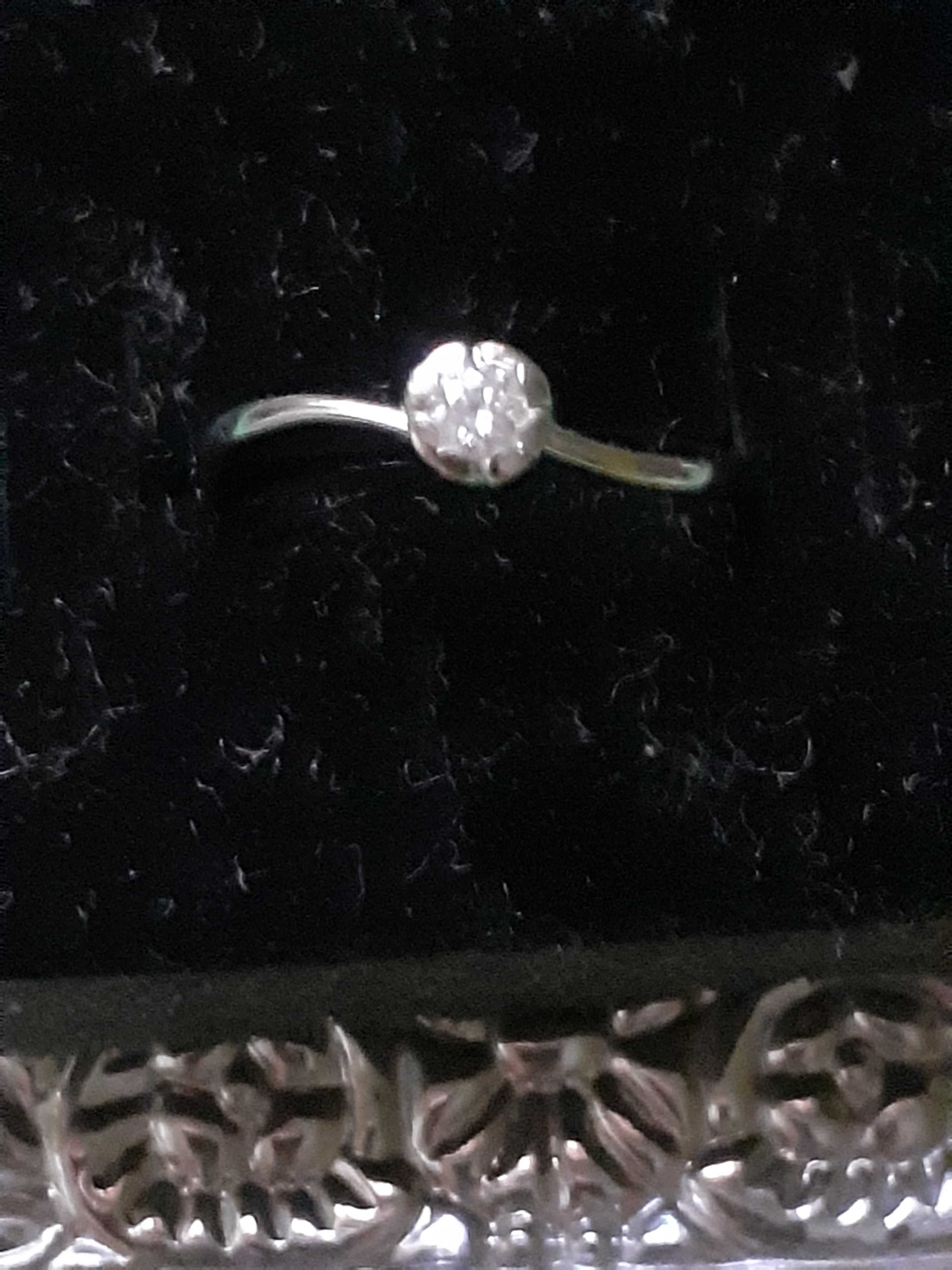 Inel de aur 18 kt, diamant natural,marca MILUNA