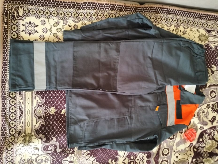 Продам спецодежду летнию