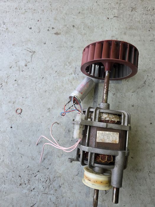 Motor electric pentru uscător rufe