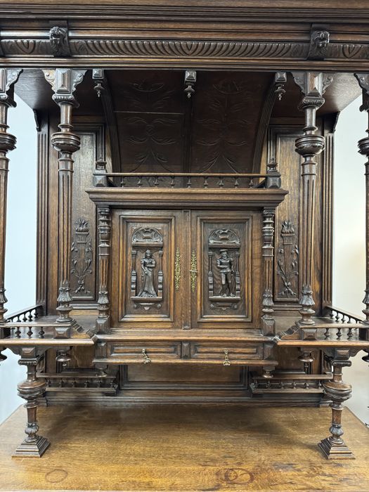 Bufet din lemn masiv sculptat, stil renascentist