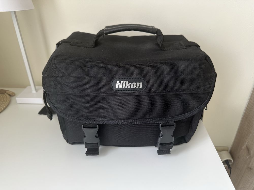 Nikon D50 със обектив и чанта