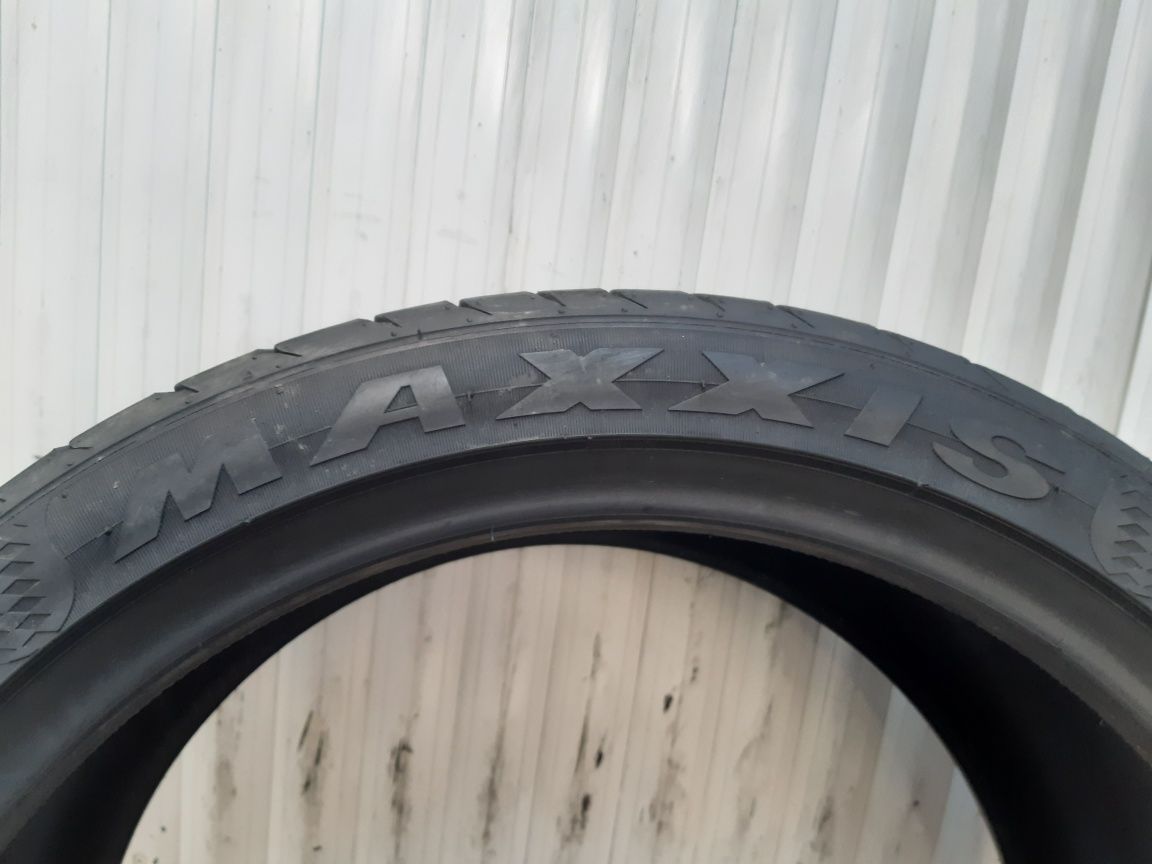 235/40/19  1xMAXXIS  96W  DOT4416  5,57MM