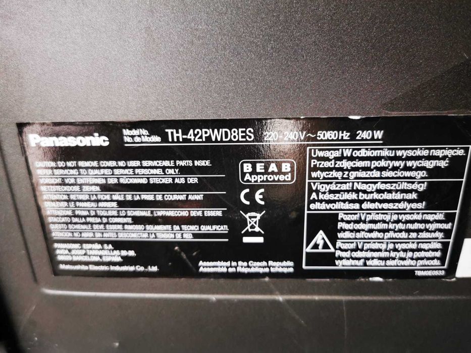 Vand 2 monitore panasonic th 42pwd8es + cutie depozitare si transport