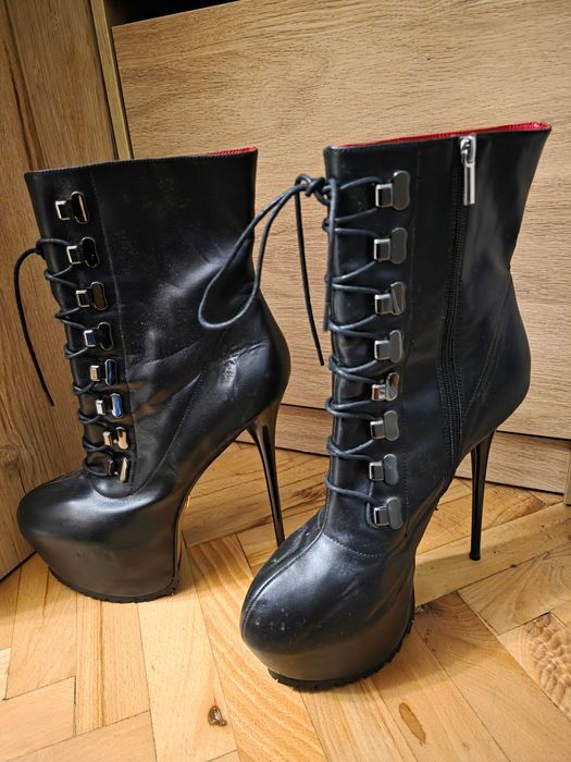 Стилни дамски обувки за шоу