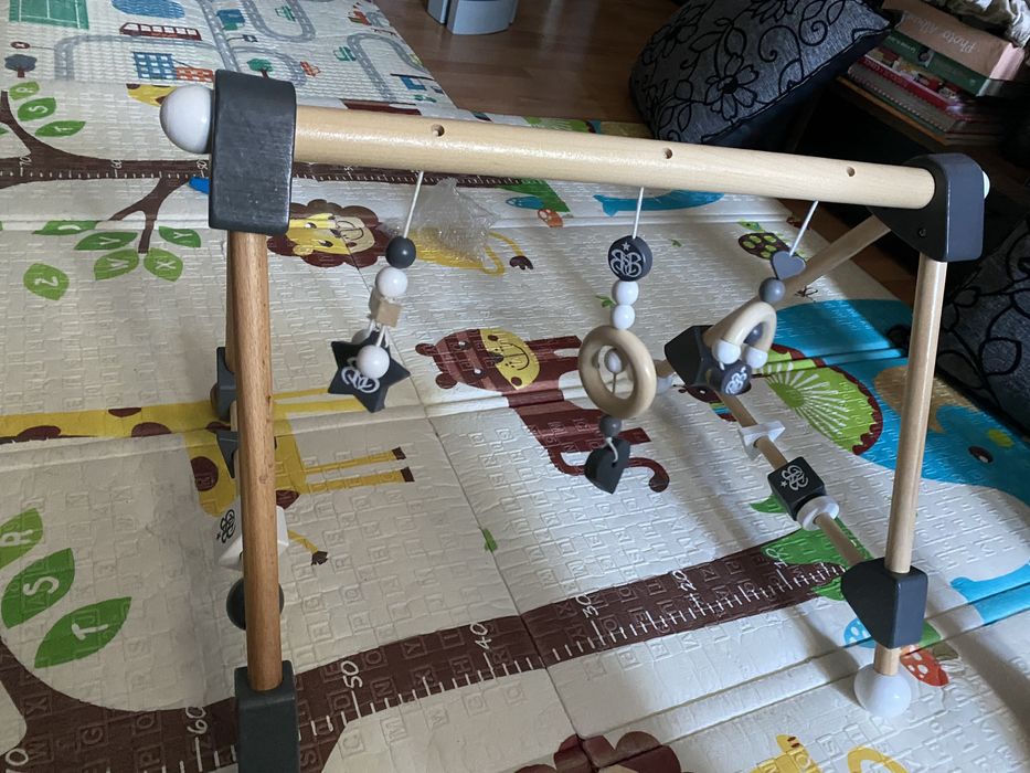 Trapez joaca bebelusi