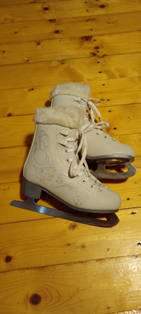 Patinoar  pentru fete-femei