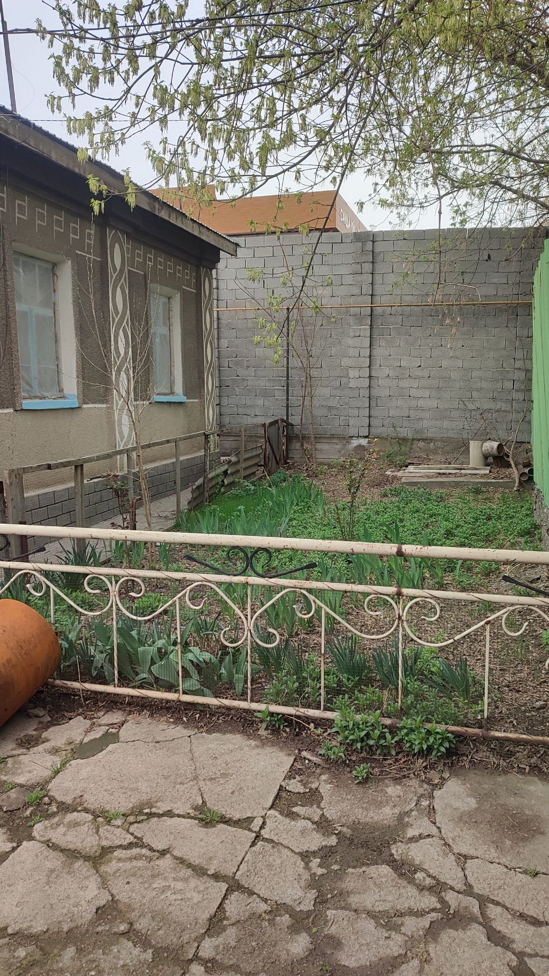 Продается дом По ул. Сайрамская. Вдоль дороги