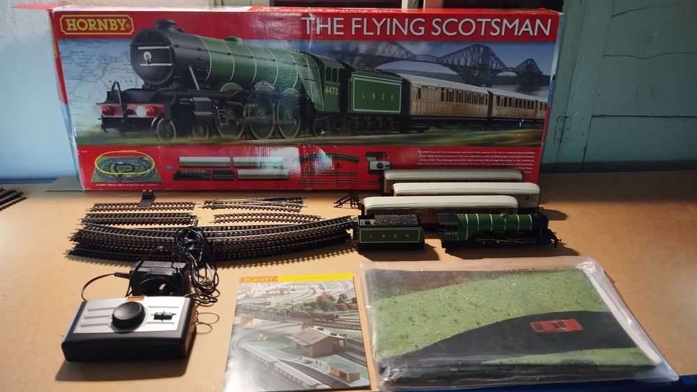 Модели влакчета Hornby model train sets x3 R1271 R1171 and R1167