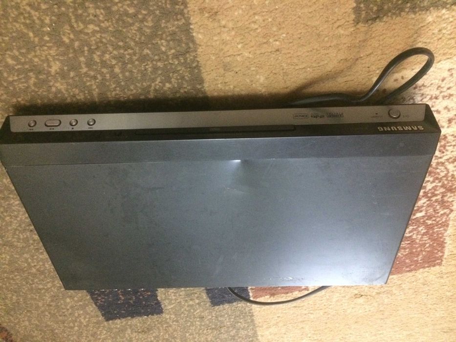 Продаю DVD-плеер Samsung DVD-P171 CD проигрыватель