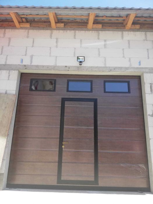 Usi de garaj pe comanda, cu automatizare si accesorii