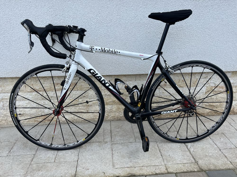 Vând Bicicletă Cursieră Giant Carbon – Ediție Limitată T-Mobile