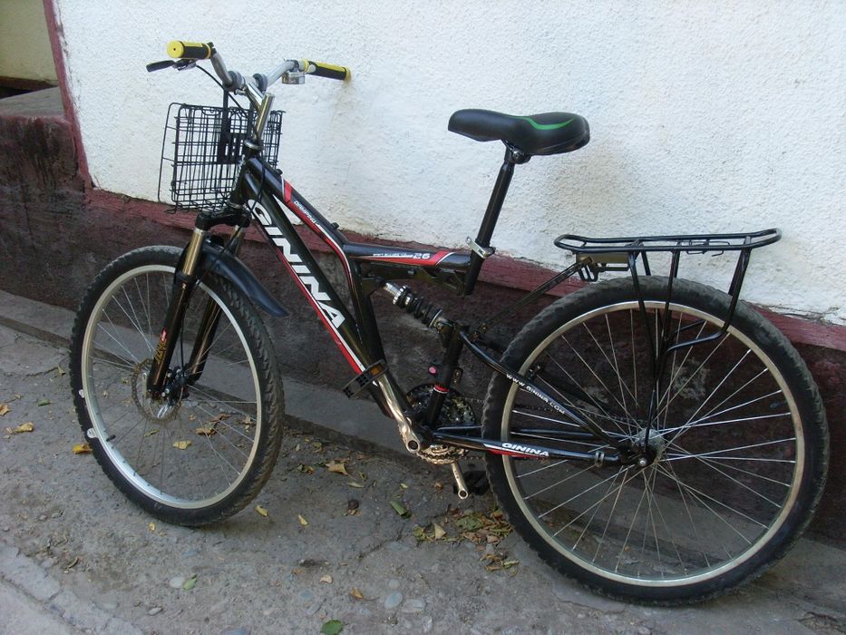 Велосипед с карзиной и багажником