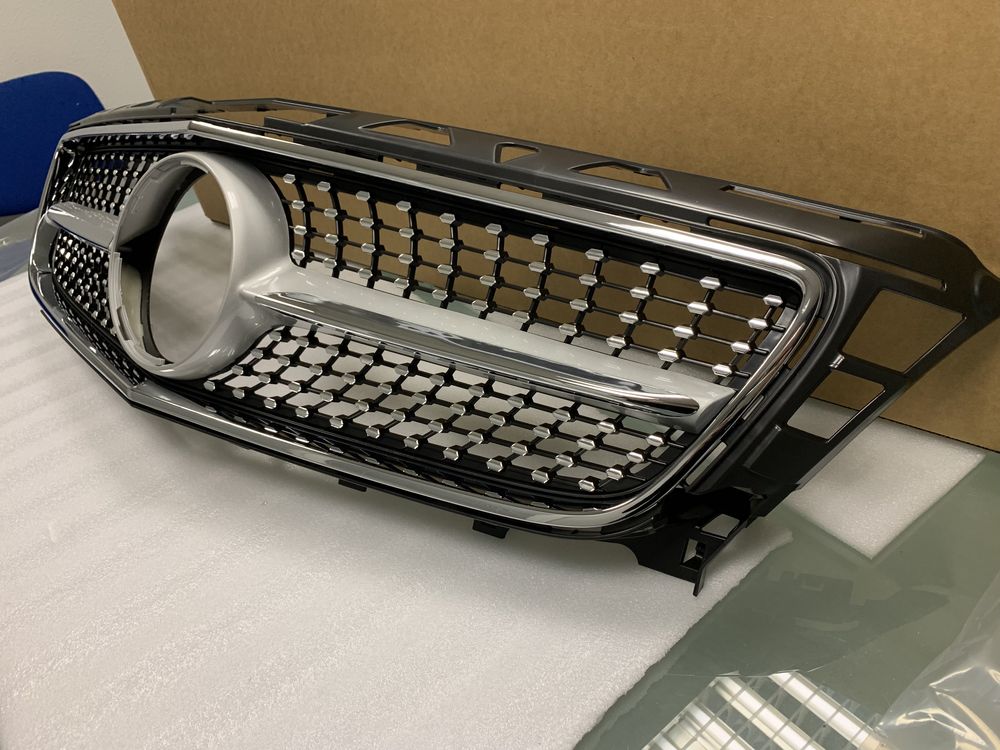 Решетка за Mercedes W218 CLS 2012-2014 Diamond grille