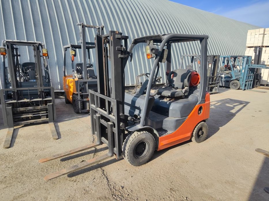 Продам вилочный погрузчик. Кара