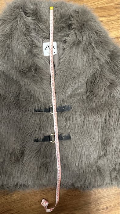 Palton scurt tip blana