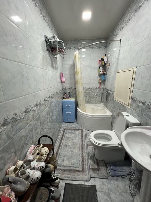 Nurafshon ko’chasida 4 xonali 130 kv 2 ta saunzel 2 ta dush tayyor