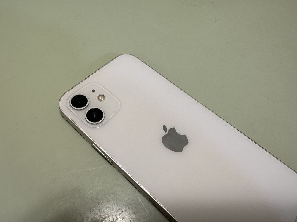 iPhone 12 128Gb белый идеальный