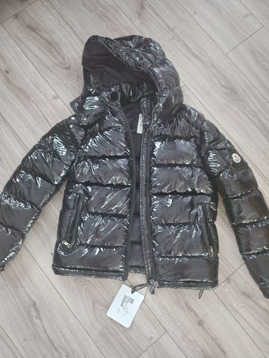 Vand geaca Moncler dama noua nu se confunda cu cele chinezesti!