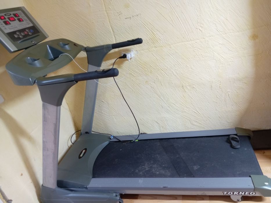 Продам бегавой дорожу для фитнеса есть 4 режим скорости подием и спуск