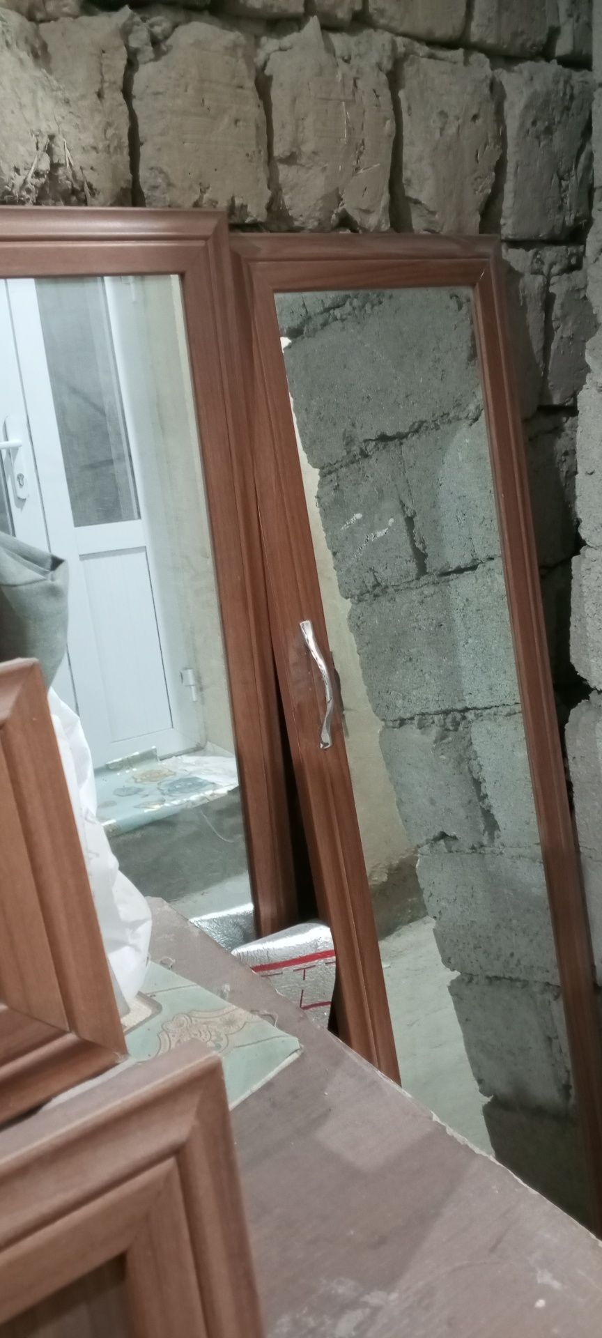 6 eshikli shifaner,divan va oynali servan sotiladi