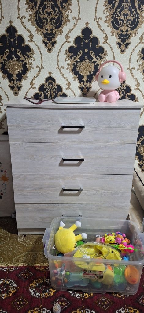 Продам комод с 4 ящиками