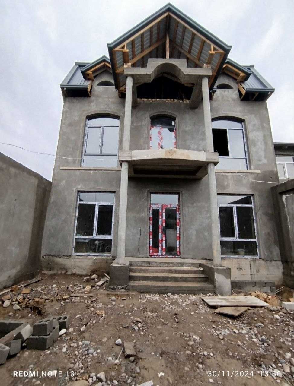 Uy xovli sotiladi 8 xona  дом продается