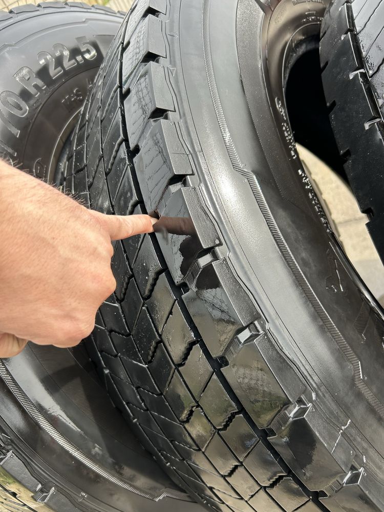 4 motrica Continental 315/70/22,5 11,5mm -12 mm