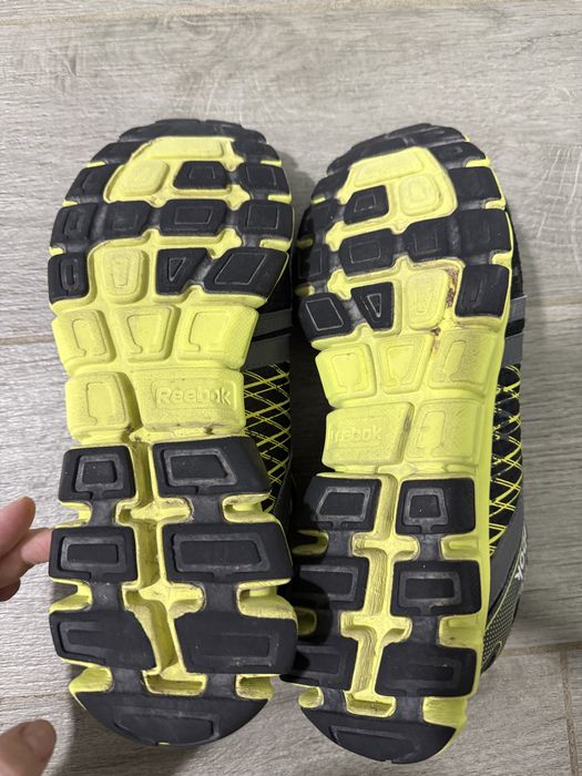 Кроссовки reebok 42,5 размер состояние среднее ,целые