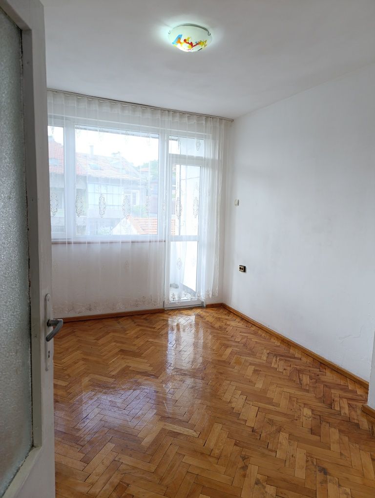 Дава се под наем Тристаен апартамент в Шумен, Център - 85 кв.м за 229.5 € - Снимка #6