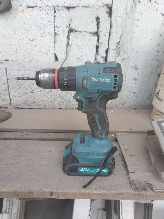 Шуруповёрт с батарейки