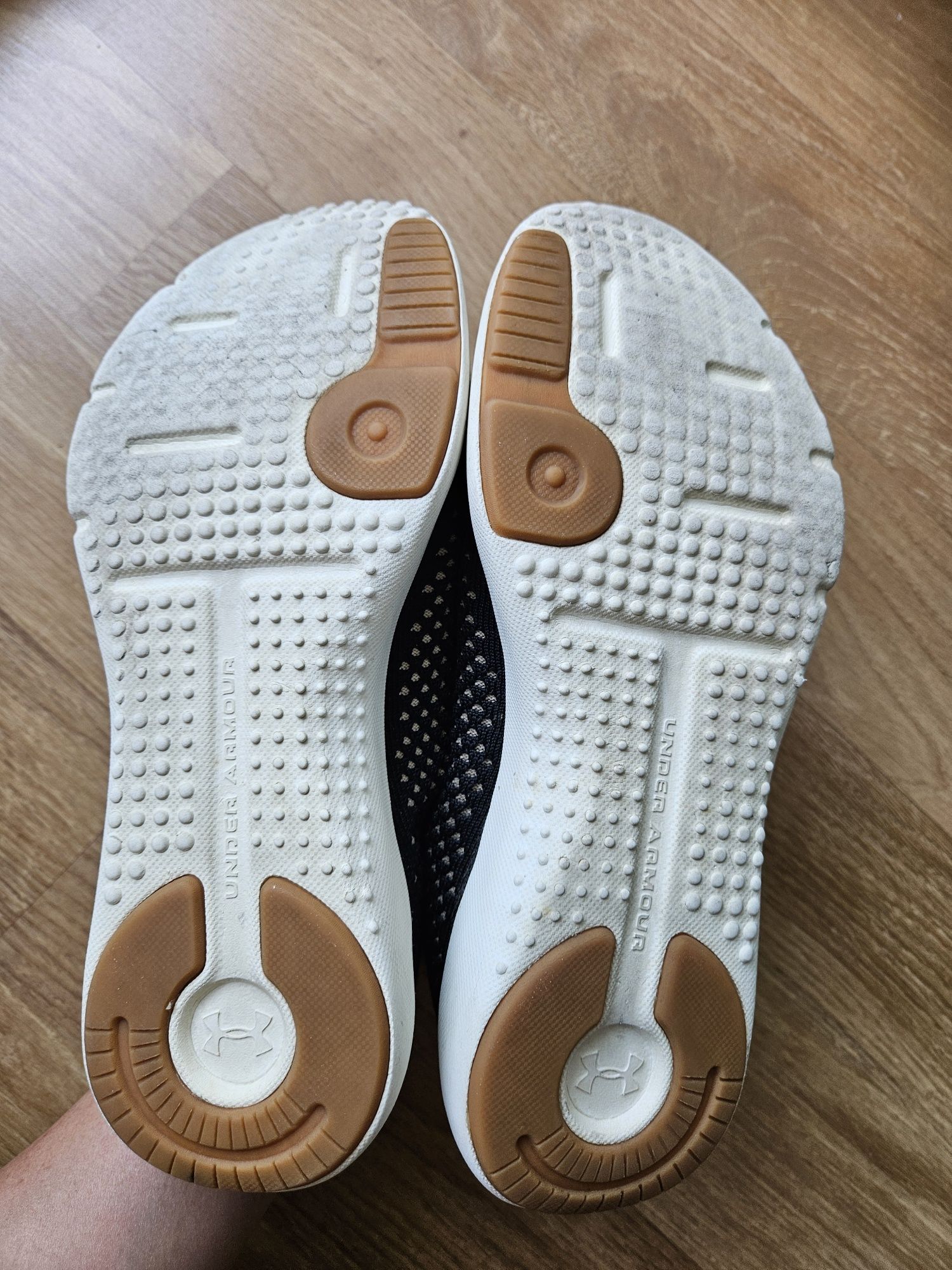 Adidasi under armour mas 39