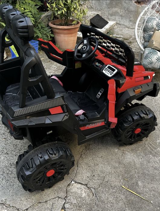 Детски  електрически двуместен джип