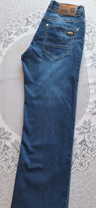 Нови мъжки дънки,цвят тъм.син.Дънки за сезона.