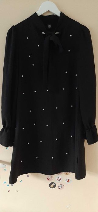 Черна рокля с перли