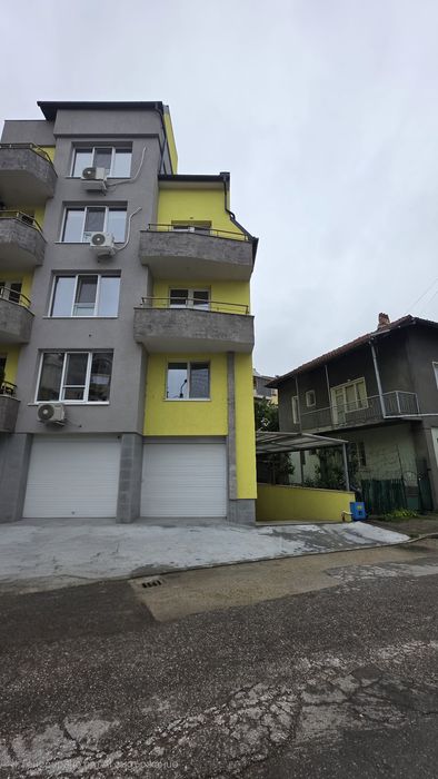 Продавам подземен гараж