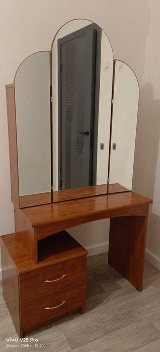 Зеркало (Трюмо) б/у в отличном состоянии